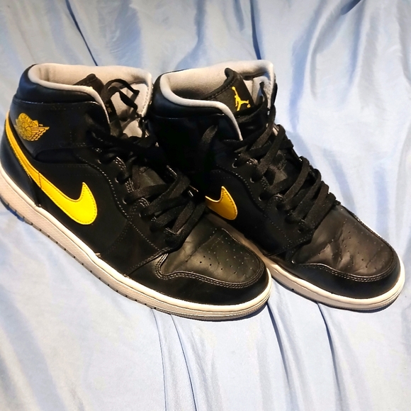 Jordan 1's - Picture 1 of 15
